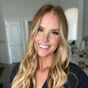 Meet your Posher, Abbey